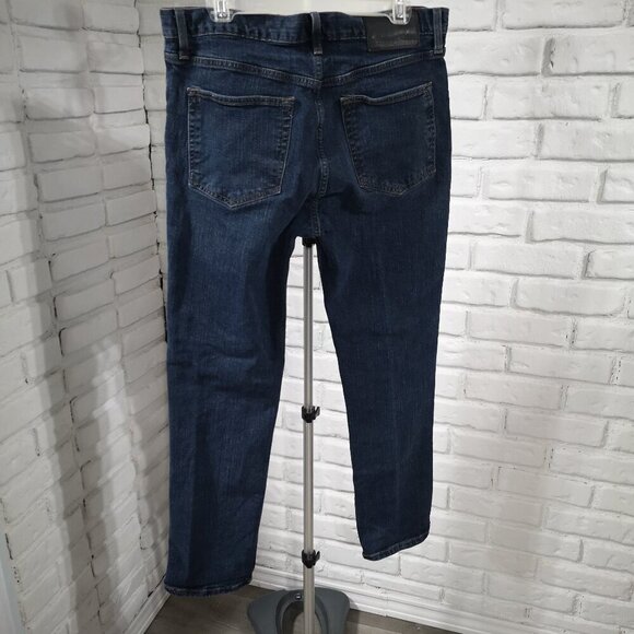 Eddie Bauer Men's Slim Fit Medium Wash Size 34/30 Blue Jeans - Picture 2 of 15